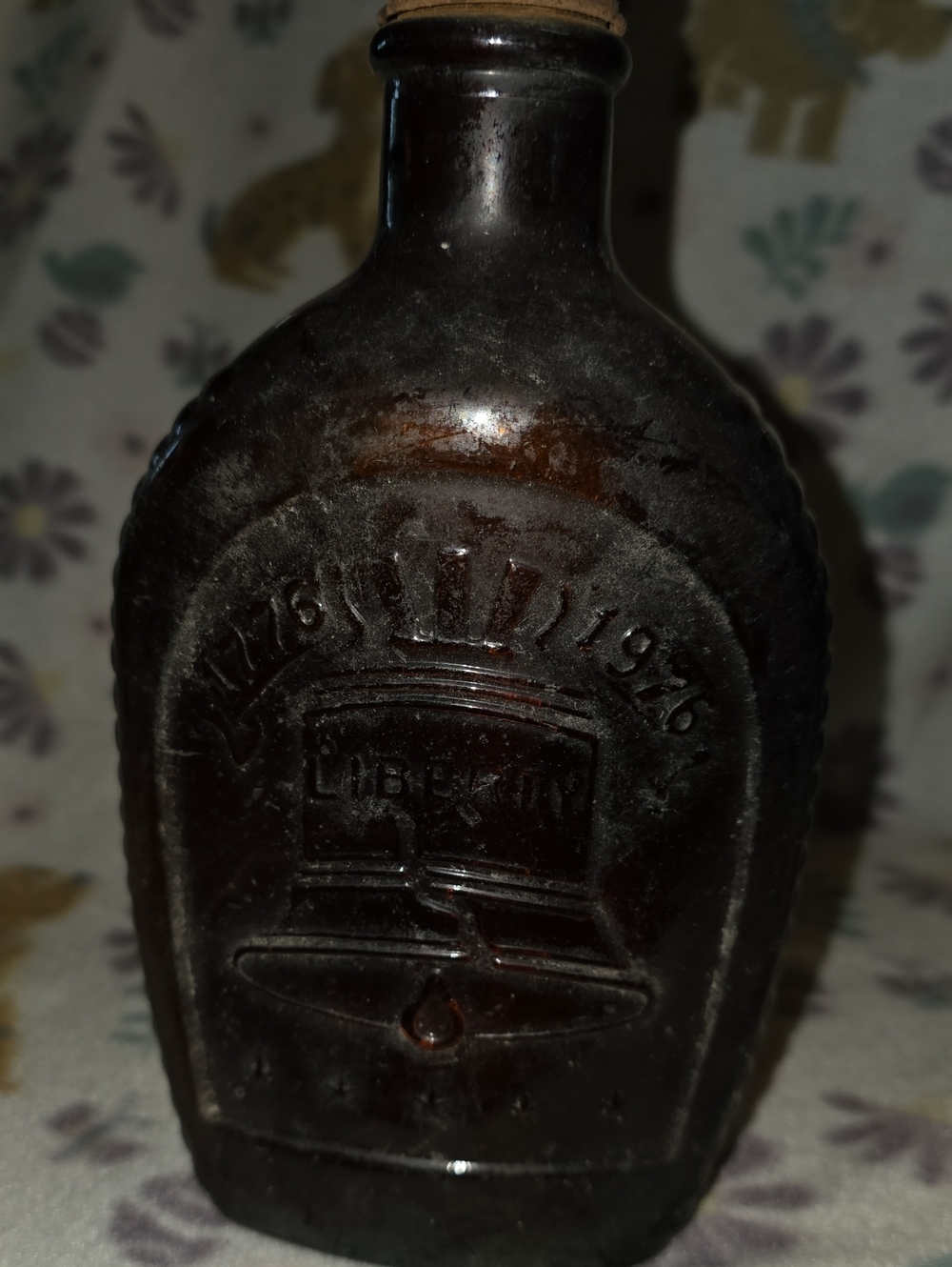 vintage Log Cabin Maple Syrup bottle manufactured amber glass 1776-1976